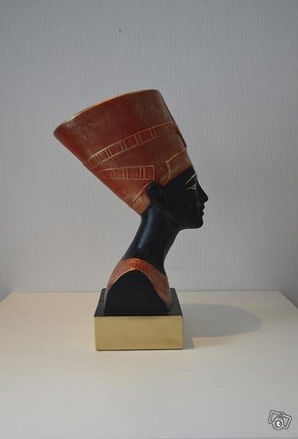 Nefertiti, Egyptiläinen patsas