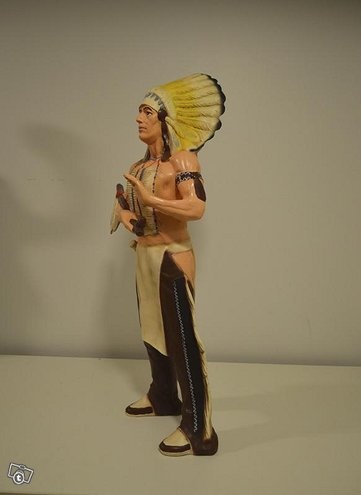 Intiaanipatsas, Sioux päällikkö, kuvattu sivusta