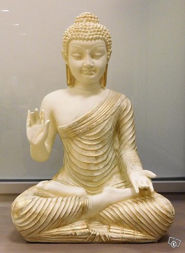 Buddhapatsas, antiikin valkoinen kulta, kuvattu edestä