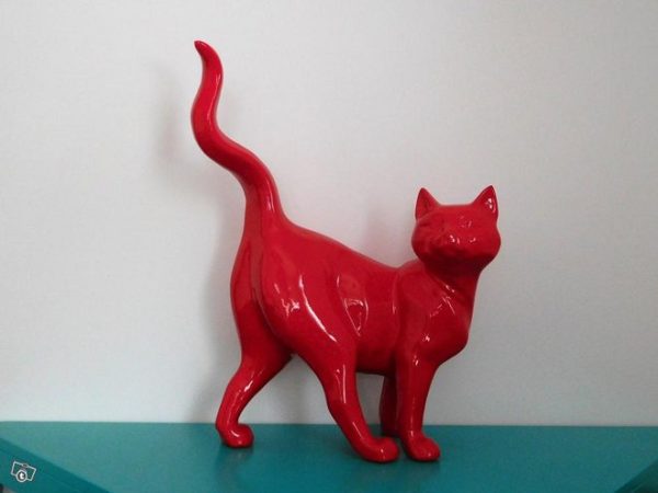 Kissapatsas, punainen kissa sivusuunnasta