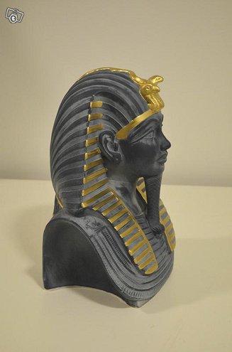 Faarao patsas, olohuoneeseen