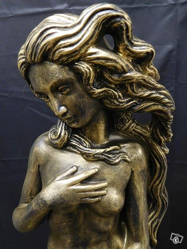 Venus patsas, kuvattu läheltä