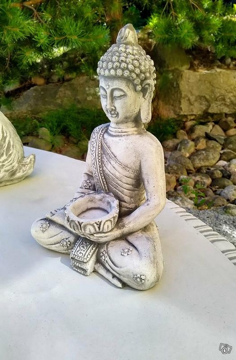 Buddhapatsas, antiikin valkoinen, betonipatsas