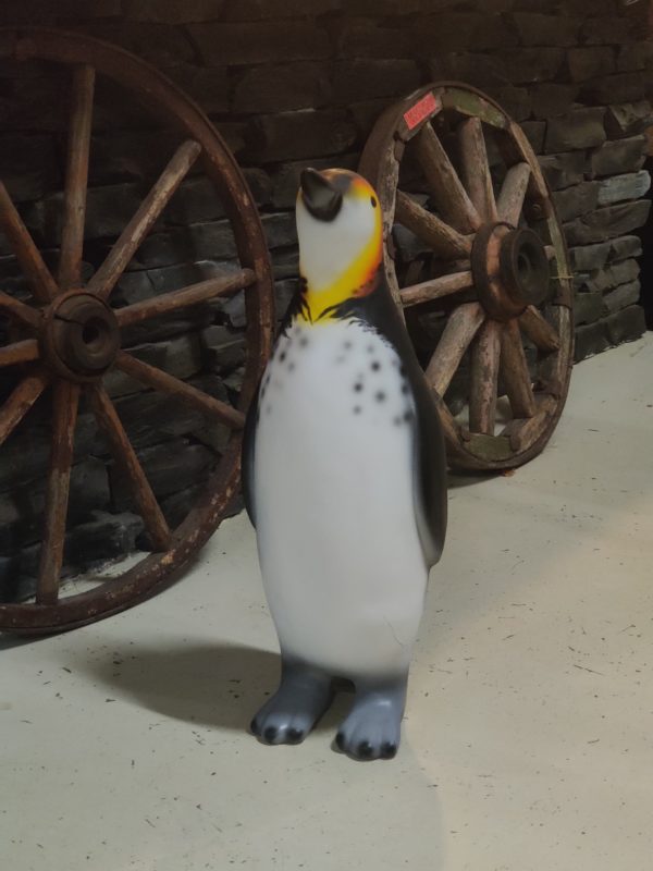 Pingviinipatsas, kuvattu edestä