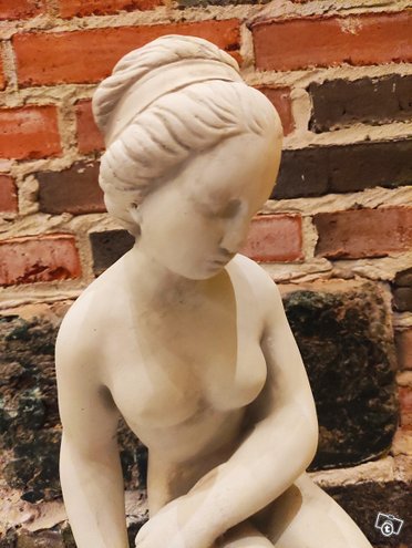 Alicia patsas, kuvattu läheltä
