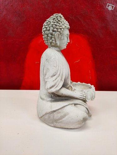 Buddhapatsas kulholla, kuvattu sivulta