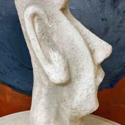 moai inspiroitu betoniveistos moderni pihapatsas ulkokoriste 2