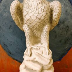 Valpas haukka patsas betoni realistinen lintupatsas 3