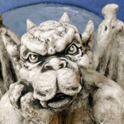 Istuva gargoyle patsas betoni goottilainen koriste 3