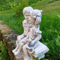 lasten patsas puutarhassa eemeli ja iida koristepatsas 3